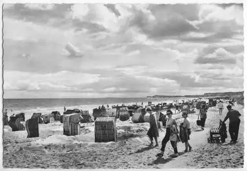 AK, Trassenheide Usedom, Strandpartie belebt, 1962