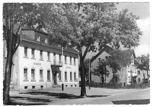 AK, Reitzenhain Erzgeb., Straßenpartie mit Gasthof, 1958