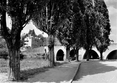 AK, Saalfeld Saale, Saalebrücke mit Saaltor, 1975