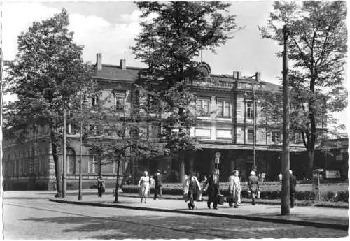 AK, Karl-Marx-Stadt, Hauptbahnhof, belebt, 1963