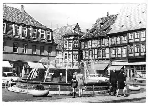 AK, Quedlinburg, Partie mit Mathildenbrunnen, belebt, 1977