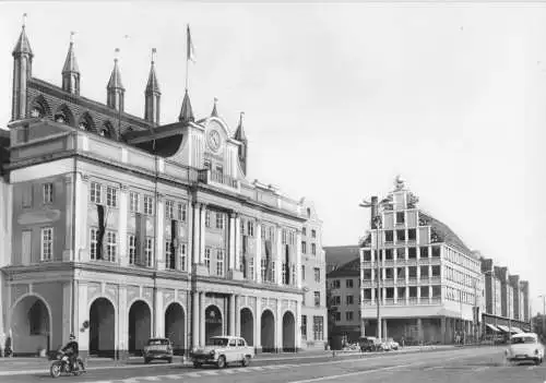 AK, Rostock, Rathaus und "Haus Sonne", 1977