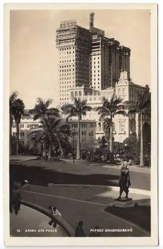 AK, Sao Paulo, Brasilien, Parque Anhangabhu und Hochhaus im Bau, 1950er