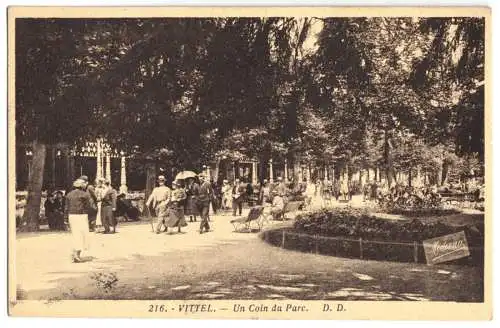 AK, Vittel, Un Coin du Pare, Promenade belebt, 1914