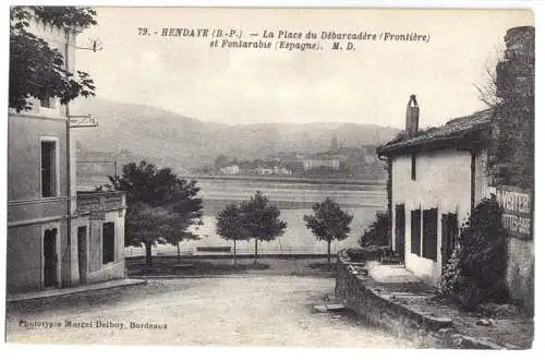 AK, Hendaye, Pyrénées-Atlantiques, La Place du Débarcadère, um 1914