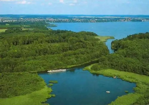 AK, Waren Müritz, Luftbildansicht der Landschaft bei Waren, um 1992