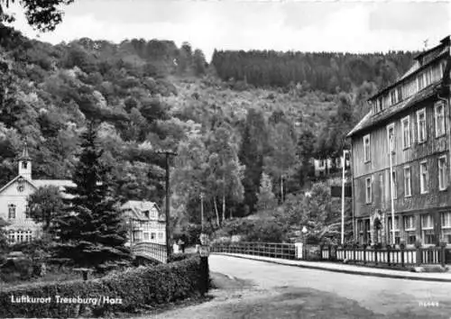 AK, Treseburg Harz, Straßenpartie mit Brücke, 1962