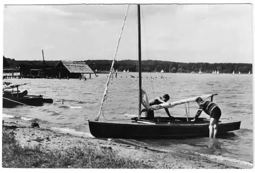 Ansichtskarte, Diensdorf, Partie am Scharmützelsee mit Strand und Boot, 1964