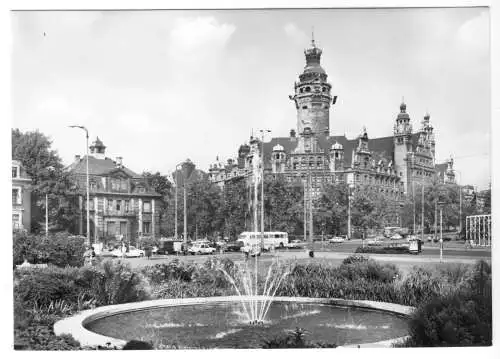 AK, Leipzig, Blick aus Grünanlage zum Neuen Rathaus, 1973