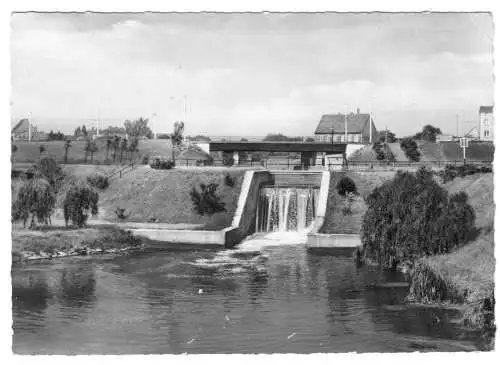 AK, Eberswalde, Wehr mit Friedensbrücke, 1963