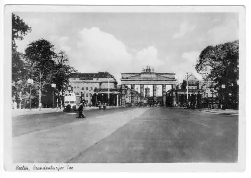 AK, Berlin Tiergarten, Blick zum Brandenburger Tor, um 1950