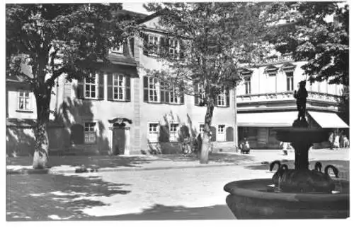 AK, Weimar, Straßenpartie mit Schillerhaus, 1965