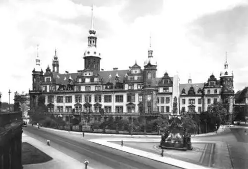 AK, Dresden, Sophienstr. mit Schloß, vor 1945, 1986