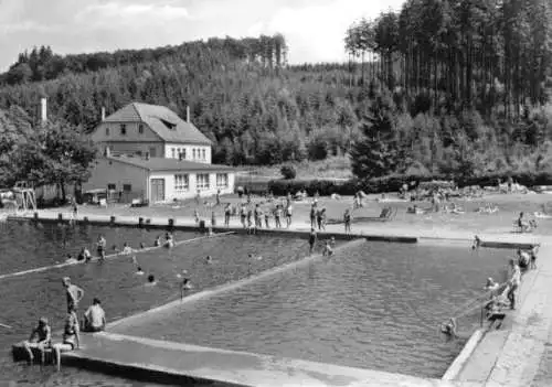 AK, Ruhla Thür. Wald, Waldbad, belebt, 1974