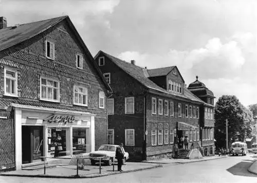 Ansichtskarte, Schmiedefeld am Rennsteig, Straßenpartie mit Konsum und Gaststätte, 1973