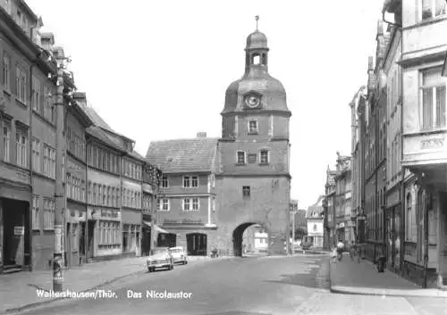 AK, Waltershausen Thür., Straßenpartie mit Nicolaustor, 1974