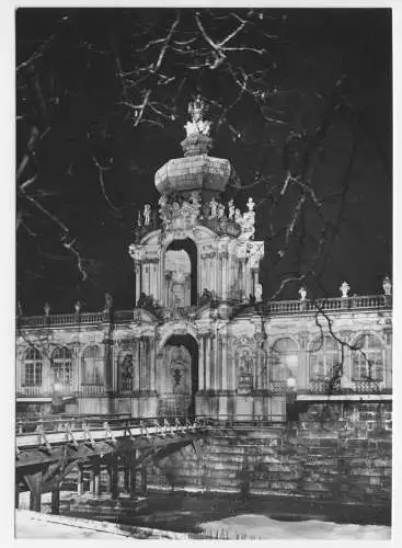 AK, Dresden, Kronentor im Zwinger, Nachtansicht, Aufnahme vor 1945, 1977