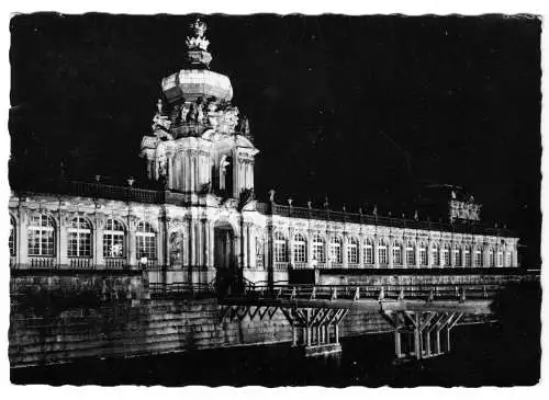 AK, Dresden, Zwinger mit Kronentor, Nachtansicht, 1958