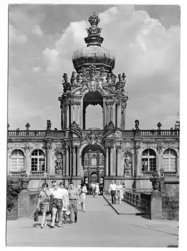 AK, Dresden, Kronentor im Zwinger, belebt, 1978