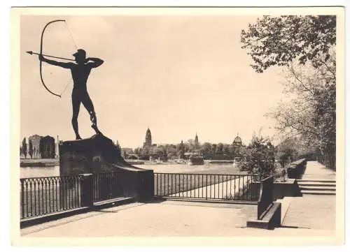 AK, Dresden, Promenade und Bogenschütze, 1962