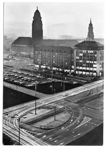 AK, Dresden, Blick zum Pirnaischen Platz mit Rathausturm, Nachtansicht, 1976