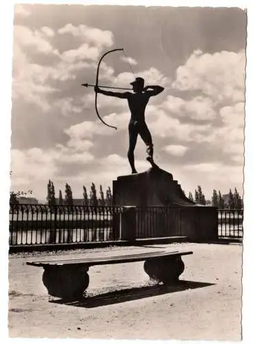 AK, Dresden, Bogenschütze mit Elbpanorama, Version 3, 1962