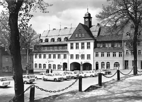 AK, Wolkenstein Erzgeb., Markt mit Rathaus, zeitgen. Pkw., 1973