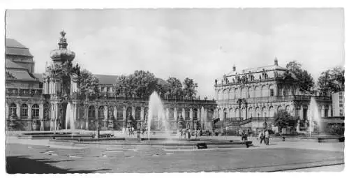 AK lang, Panoramakarte, Dresden, Zwingerhof mit Kronentor, belebt, 1962