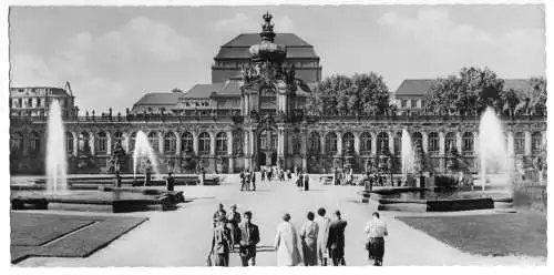 AK lang, Panoramakarte, Dresden, Zwingerhof, belebt, 1961