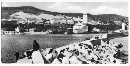 AK lang, Panoramakarte, Saßnitz auf Rügen, Panorama des Hafens, 1973