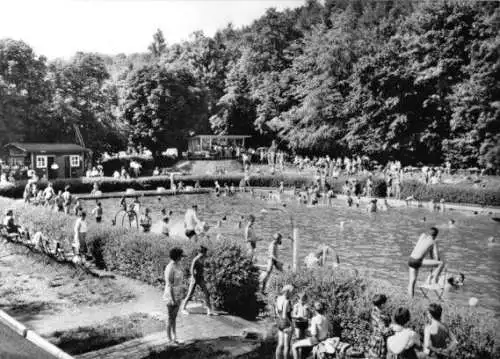 AK, Neustadt Harz, Waldbad belebt, 1976