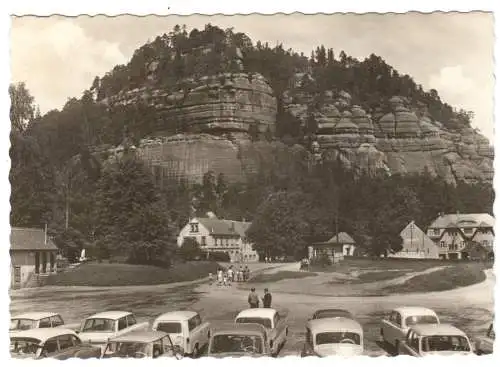 AK, Kurort Oybin Kr. Zittau, Teilansicht mit Berg Oybin, 1966