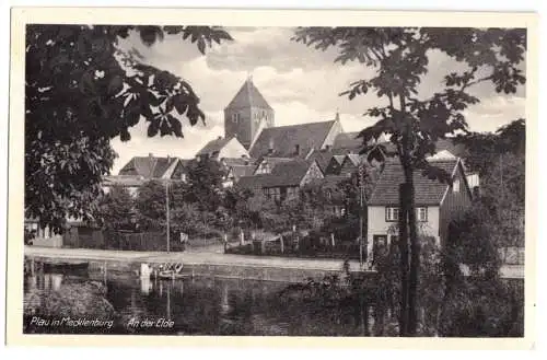 AK, Plau Kr. Lübz, Elde-Partie mit Blick zur Kirche, um 1950