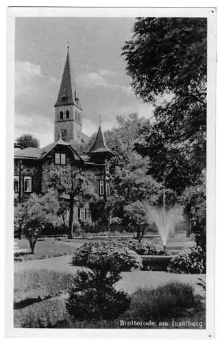 AK, Brotterode, Partie mit Kirche und Brunnen, 1951