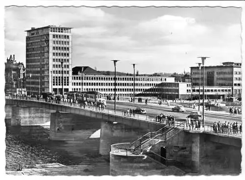 Ansichtskarte, Frankfurt am Main, Friedensbrücke, belebt, 1955