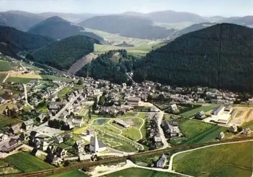 Ansichtskarte, Willingen Waldeck, Luftbild mit Bahnlinie, 1968