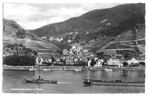 AK, Assmannshausen a. Rh., Rheinansicht mit Binnenschiff, 1960