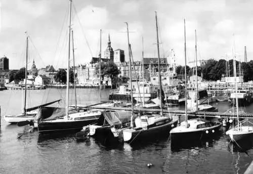 Ansichtskarte, Stralsund, Partie im Hafen, 1983