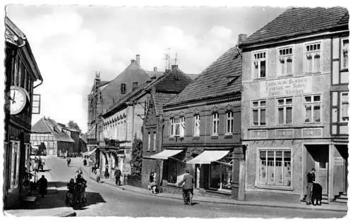 Ansichtskarte, Lübz Meckl., Rudolf-Breitscheid-Str., belebt, 1960