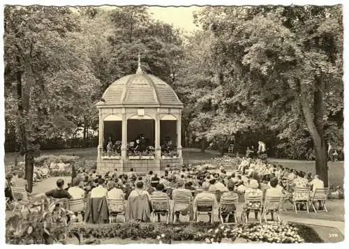 Ansichtskarte, Bad Frankenhausen Kyffh., Musikpavillion im Kurpark, belebt, 1961