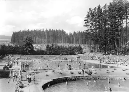 Ansichtskarte, Finsterbergen Thür. Wald, Schwimmbad, belebt, 1970