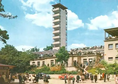 AK, Berlin Köpenick, Müggelturm mit Terrassen, belebt, 1970