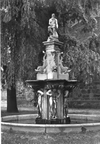 Ansichtskarte, Osterburg OT Krumke, Neptunbrunnen, 1984