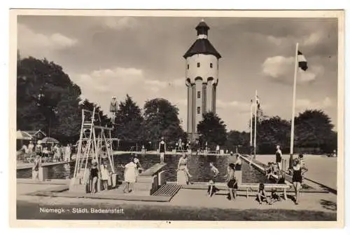 AK, Niemegk Kr. Zauch-Belzig, Städt. Badeanstalt, belebt, 1934