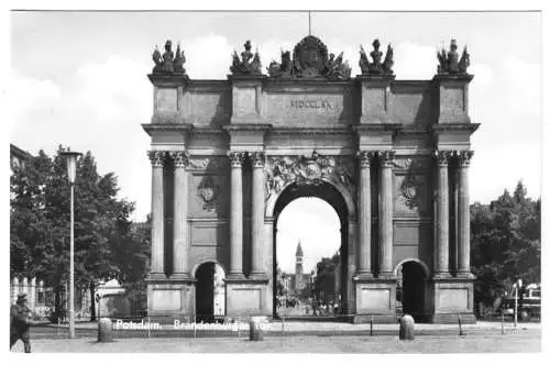 AK, Potsdam, Partie am Brandenburger Tor, um 1950