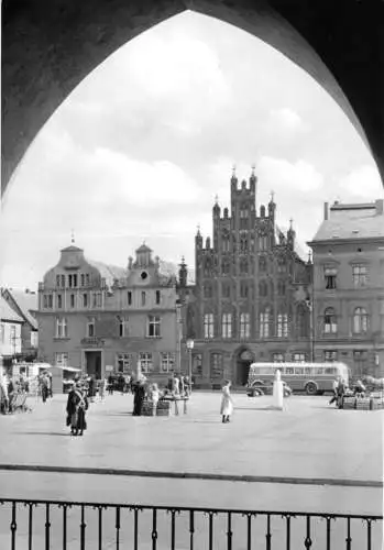 AK, Greifswald, Platz der Freundschaft, belebt, 1967