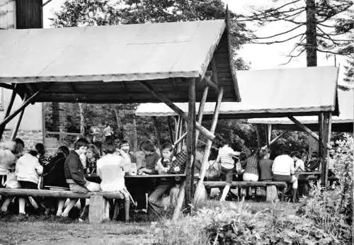 AK, Bärenstein Erzgeb., Berggaststätte, Garten, belebt