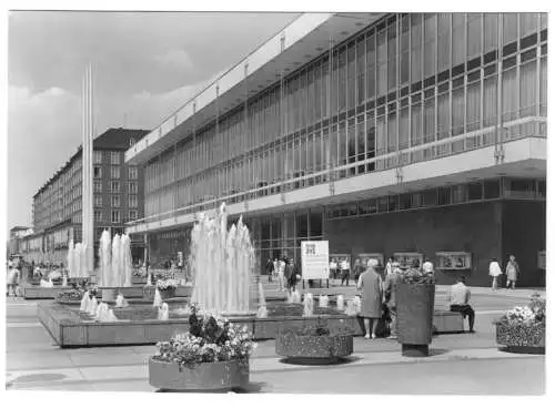 AK, Dresden, Kulturpalast am Altmarkt, belebt, 1972