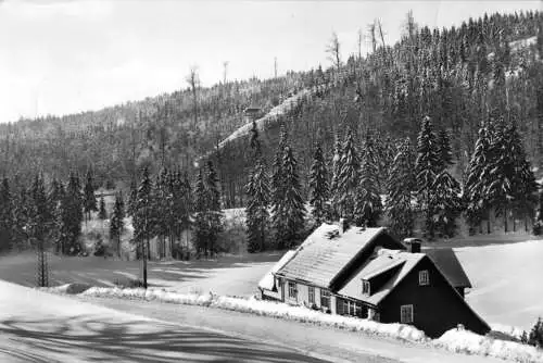 AK, Schmiedefeld am Rennsteig, Kr. Ilmenau, winterliche Teilansicht, 1968