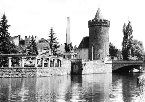 Ansichtskarte, Brandenburg Havel, Sowjetisches Ehrenmal und Steintor, 1975